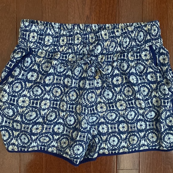 Blue Patterned Flowy Boho Shorts - Picture 9 of 10